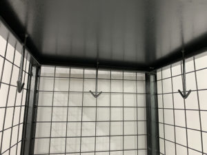 SFS-shelf and hooks for mesh storage locker