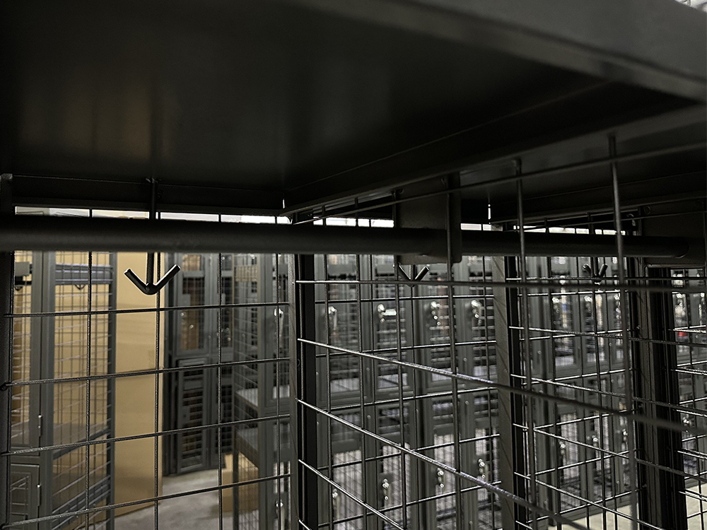 SFS metal storage mesh locker-hanging rod