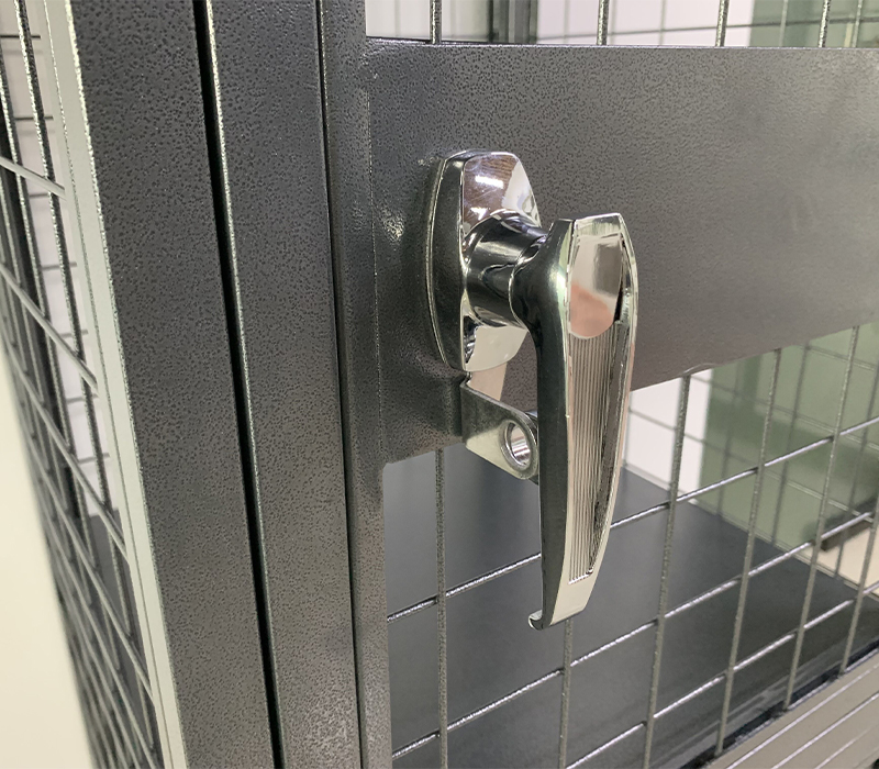 SFS-shelf and hooks for mesh storage locker