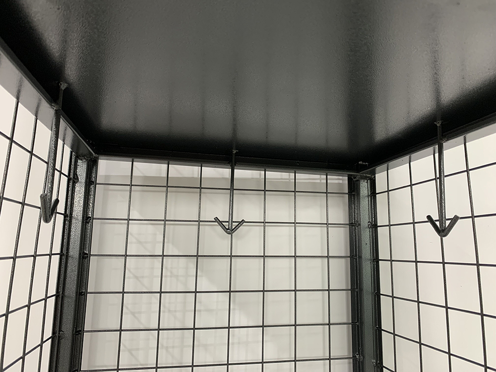 SFS-shelf and hooks for mesh storage locker