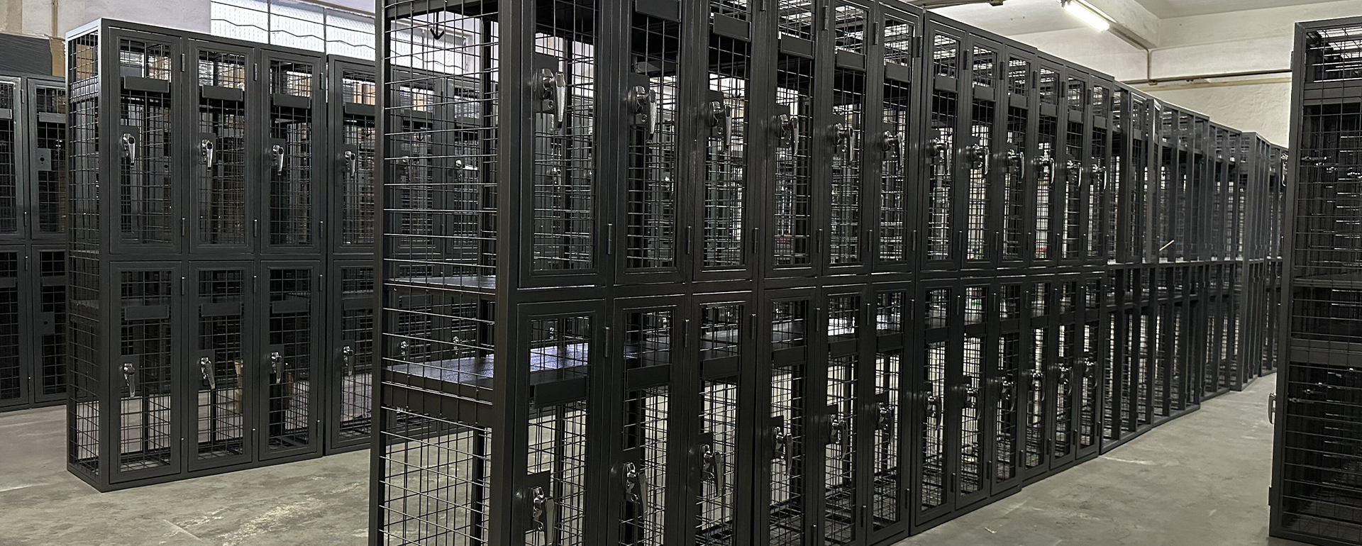 MESH STORAGE LOCKER IN 6 DOORS