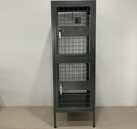 SFS steel mesh locker in double tier with feet