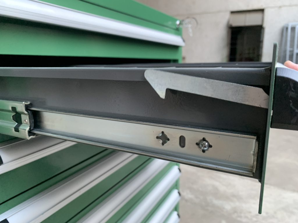 SFS-metal-cabinet-for-tools-storage
