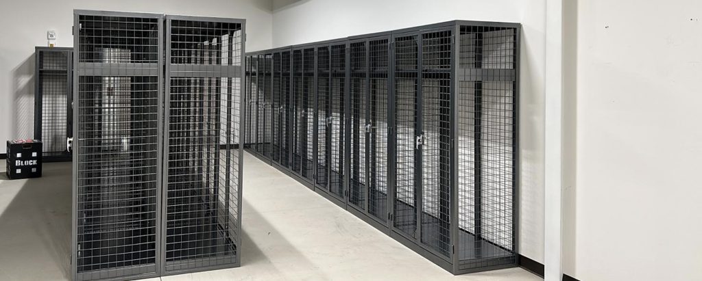 Steel wire mesh military storage lockers with shelf