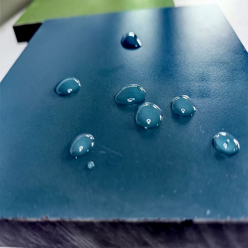 The HPL has the advantage of being waterproof.